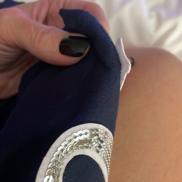 New York Yankees -Navy & Silver sequin Ladies V-Neck, New Era, MLB Baseball - Picture 13 of 16